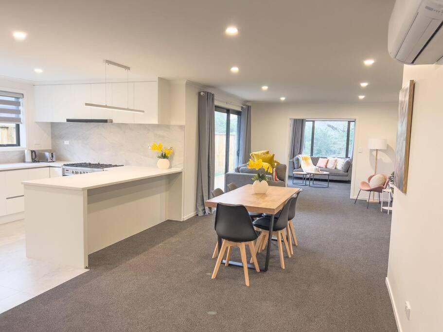 Rotorua Sunshine Brand New 4 Bedroom House Экстерьер фото