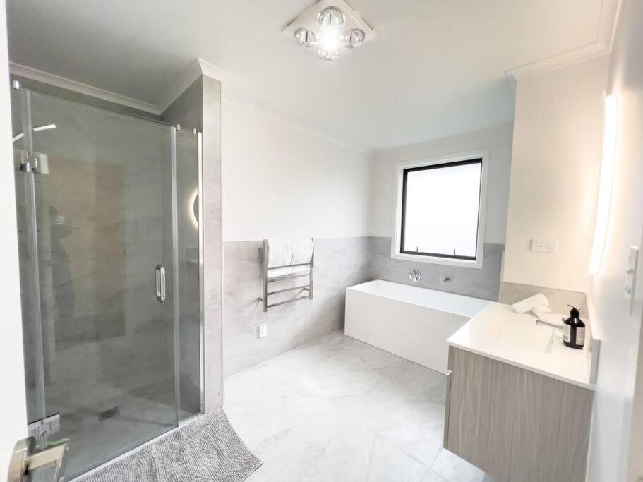 Rotorua Sunshine Brand New 4 Bedroom House Экстерьер фото